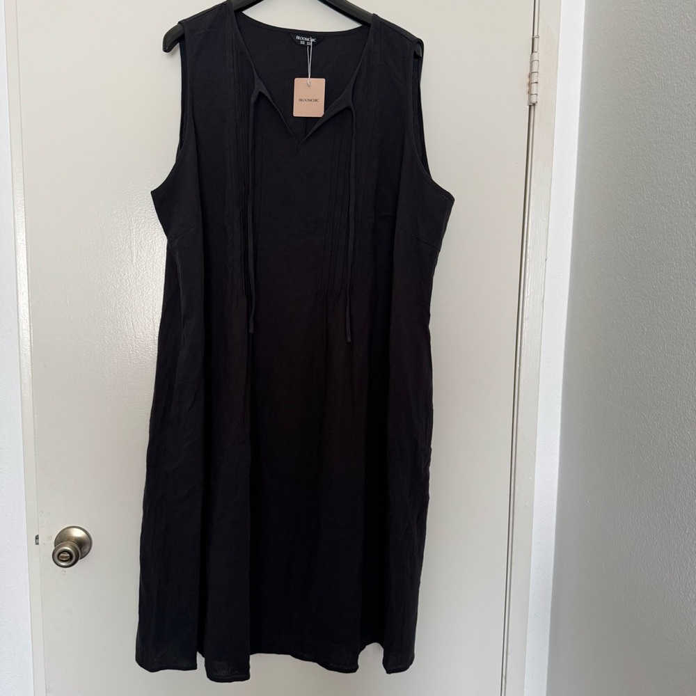 BloomChic Black Sleeveless Dress - Size 26